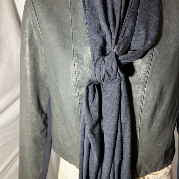 BCBGMAXAZRIA Women's Gray faux Leather Size M Attached Scarf Jacket/ Blazer - Picture 1 of 13